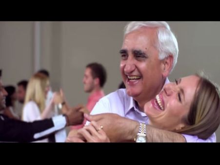 Video: जर्मन एंबेसडर की बीवी के साथ रोमांस करते दिखें सलमान खुर्शीद