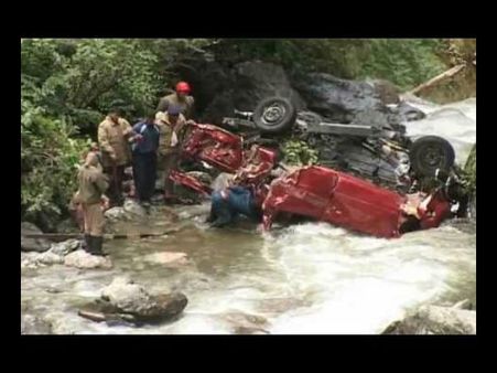 उत्तराखंड में बड़ा सड़क हादसा, नदी में गिरी बस, 5 की मौत