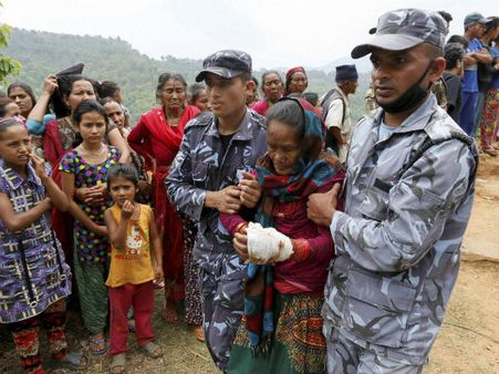 Pics: नेपाल भूकंप: कहीं दहशत कहीं तबाही...
