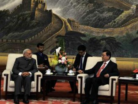 चीन में छात्रा ने पीएम नरेंद्र मोदी से पूछा तीखा सवाल, कैसे बदलेंगे?