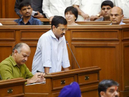 विधानसभा में हंगामा, बाहर निकाले गए भाजपा विधायक, लेकिन चैंन से सोते रहे सिसोदिया
