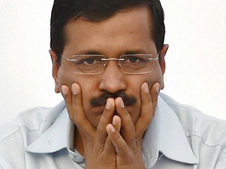 केजरीवाल के मंत्री की गलत मांग नहीं मानी महिला IAS अफसर ने!