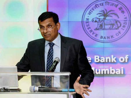 ब्याज दरें कम करने की जिम्मेदारी दूसरों के कंधे पर छोड़ गए राजन