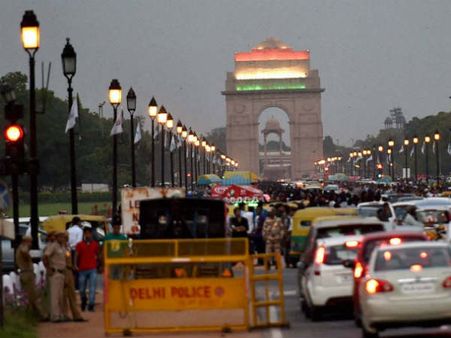 दिल्ली पुलिस डरी महिला ड्राइवरों पर चालान करने