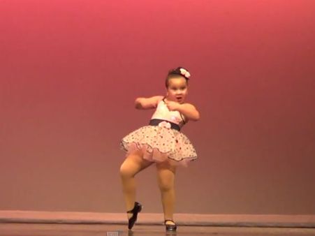 Video- इस 5 साल की बच्ची ने माइकल जैक्सन को भी पीछे छोड़ दिया