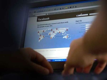 जानिए अपने फेसबुक को कैसे बचाएं पोर्न वायरस से?