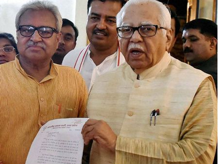 ये क्या बोल गए बाजपेयी, कहा उलेमाओं से आती है बू