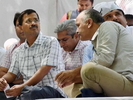 जुबान क्यों सिल गई केजरीवाल एंड पार्टी की