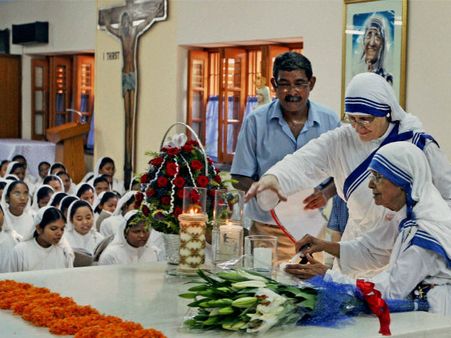 मिशनरीज ऑफ चैरिटी की प्रमुख और मदर टेरेसा की उत्तराधिकारी सिस्टर निर्मला का निधन