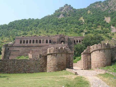 Bhangarh Fort जहां सूरज ढलते ही जाग जाती हैं आत्‍माएं