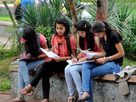 अगर आपके बच्चों का नहीं लगता है पढ़ाई में मन?