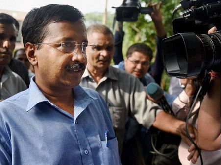 AAP नेता की पत्नी पर मेहरबान हुए सीएम केजरीवाल 