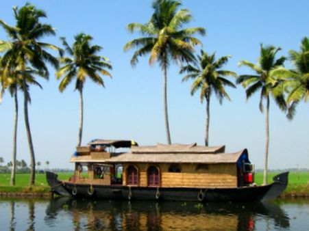 छोटे शहर का रूप ले रहे केरल के गांव