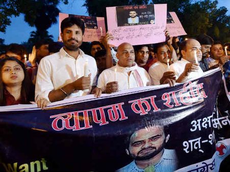 हत्याओं के विरोध में सड़कों पर उतरी पत्रकार बिरादरी