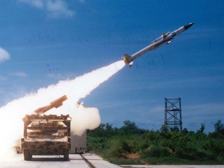 आईये जानते हैं स्वदेशी मिसाइल 'आकाश' की खास बातें..