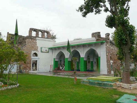 इतिहास के पन्नों से- आओ चलें फकीरों की मजार पर सजदा करने