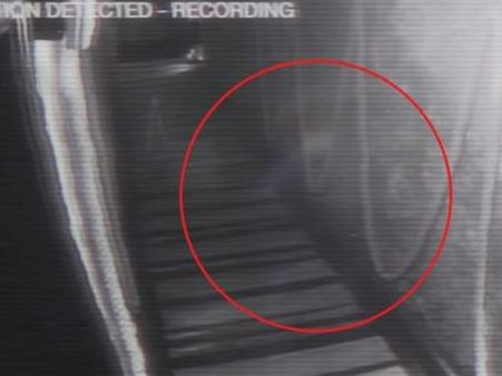 नाइट क्लब में हंसते हुए कैमरे में कैद हुआ भूत, देखें वीडियो