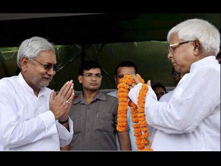 नीतीश ने किया लालू पर हमला, खुद को बताया चंदन, लालू को विषैला सांप