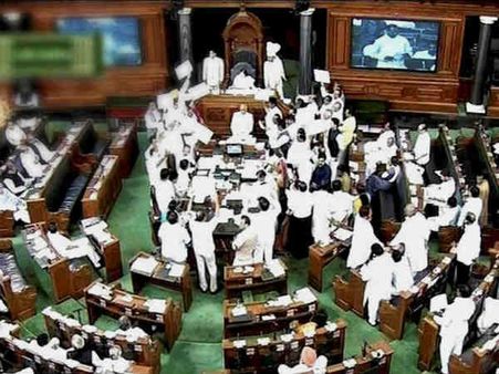 आतंकी हमले में जवान शहीद हो रहे, संसद में सांसद देश को शर्मिंदा कर रहे