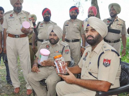 पंजाब: गुरदासपुर में फिर मिला बम, लोगों में दहशत