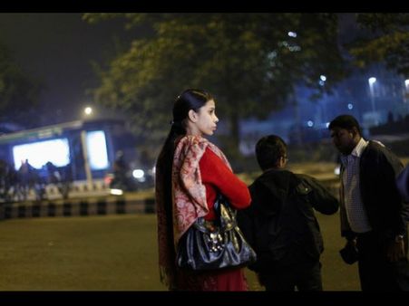 ...तो ‘खूबसूरत महिलाएं’ आधी रात को बाहर जा सकती हैं: AAP