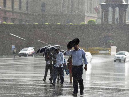 दिल्ली-NCR को तबीयत से भिगोती बारिश