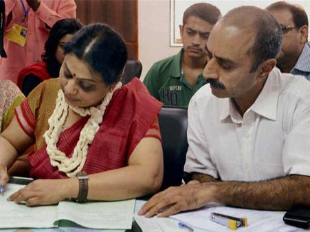 IPS संजीव भट्ट के कथित सेक्स वीडियो ने गुजरात में मचाया बवाल