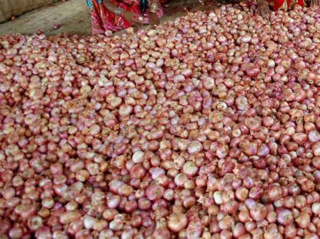 Positive India: प्याज की कीमत ने नहीं नेताओं के शोर ने बिगाड़ा है खाने का जायका