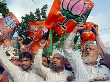 बिहार चुनाव में अपने ही बढ़ा रहे हैं भाजपा की मुश्किलें