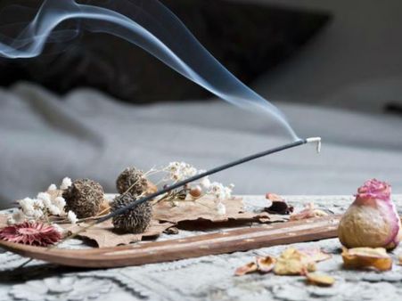 सिगरेट से ज्यादा जानलेवा है अगरबत्ती का धुआं!