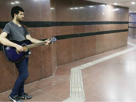 थकी-हारी दिल्ली को सुकून देता कौन है यह नौजवान?