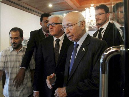 अजीज के सुर से सुर मिलाते जर्मन विदेश मंत्री, कश्‍मीर को बताया बातचीत का मुद्दा