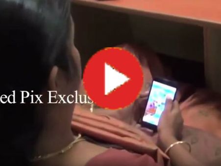 Video- किसानों के साथ बैठक में महिला अधिकारी कैंडी क्रश खेलते पकड़ी गयी