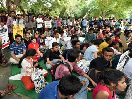 खत्म हुई FTII छात्रों की भूख हड़ताल, 29 सितंबर को सरकार से होगी मुलाकात