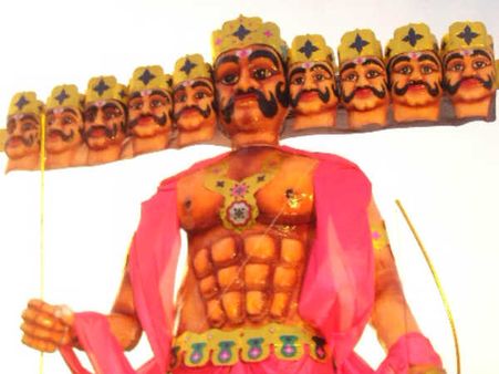 Pics: दुर्गा पूजा के बाद अब दशहरे के रंग में रंगा भारत