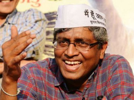 AAP नेता आशुतोष की अंग्रेजी ने हरियाणा सीएम को जीते-जी मार डाला