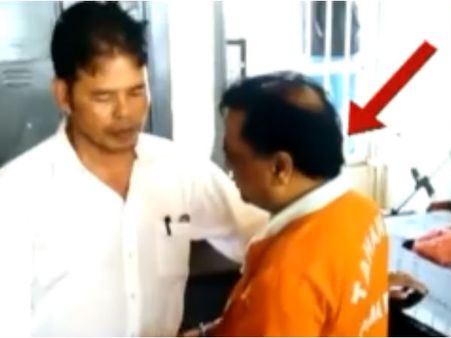 गिरफ्तारी के बाद हथकड़ी लगे डॉन छोटा राजन की पहली तस्‍वीर