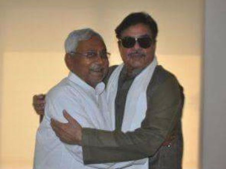 फिर से शत्रु ने छोड़ा ट्वीट बम-हाथी चले बिहार...भौंके हजार.'