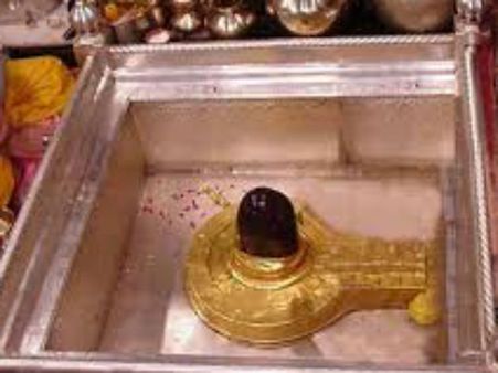 काशी विश्वनाथ मंदिर में ड्रेस कोड लागू, बिना साड़ी पहने नहीं मिलेगा दर्शन