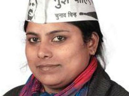 AAP विधायक सरिता सिंह ने की पुलिस से बदतमीजी, मुकदमा दर्ज