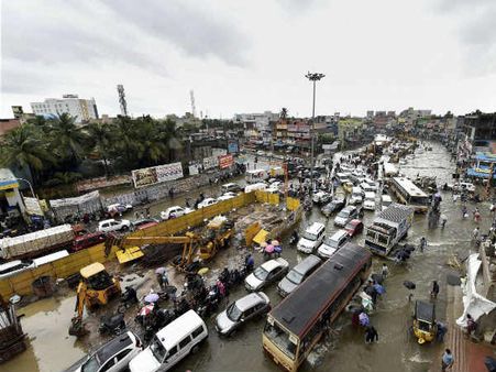 चेन्‍नई में रात से नहीं हुई बारिश लेकिन खतरा बरकरार