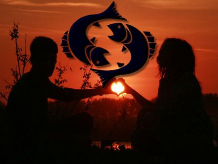 Love Horoscope: 2016 में मीन राशि वालों को बोझ लगेगा रिश्ता