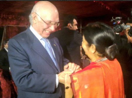 पाकिस्तान पहुंचीं सुषमा, जानिए कौन-कौन से मुद्दों पर करेंगी शरीफ से बातचीत