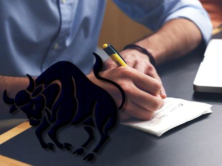 Career Forecast: वृषभ राशि वालों के लिये लकी है 2016