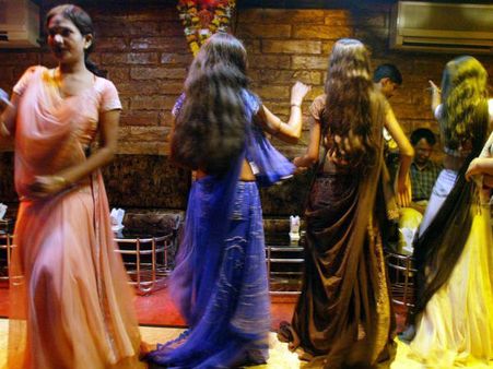 डांस बार में ठुमके लगाएंगी बारगर्ल्‍स, थाने में दारोगा जी देखेंगे लाइव टेलीकास्‍ट!