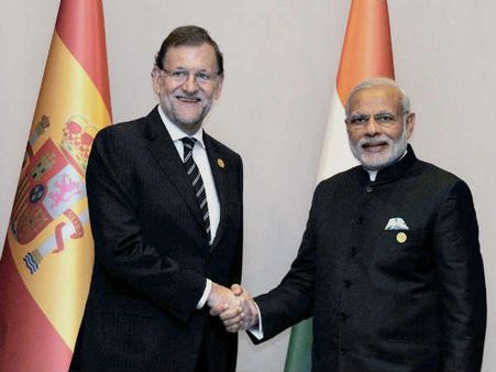 वीडियो: चुनावी रैली के दौरान स्‍पेन के पीएम को मारा लड़के ने मुक्‍का