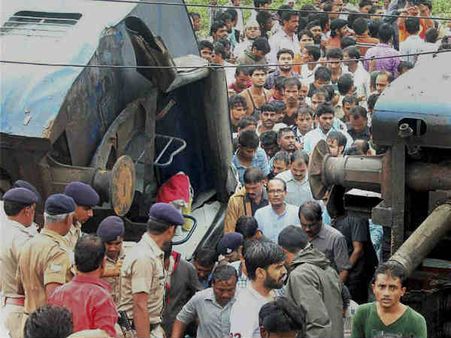बिहार में रेल हादसा, अमृतसर जा रही ट्रेन पटरी से उतरी