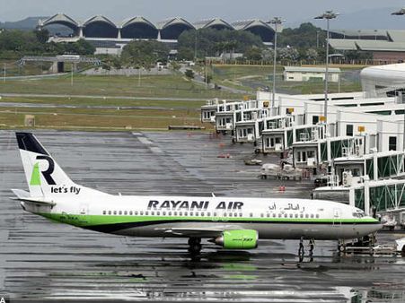 इस एयरलाइन में एयरहोस्‍टेस रहेंगी हिजाब में, परोसा जाएगा सिर्फ हलाल