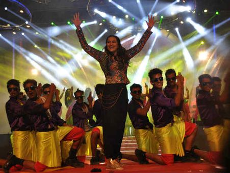 PICS: सैफई बनी मुंबई, जमकर थिरके सैफ, करीना, सोनाक्षी