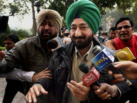 पठानकोट आतंकी हमला: SP सलविंदर सिंह के घर सहित 6 जगहों पर NIA ने की छापेमारी